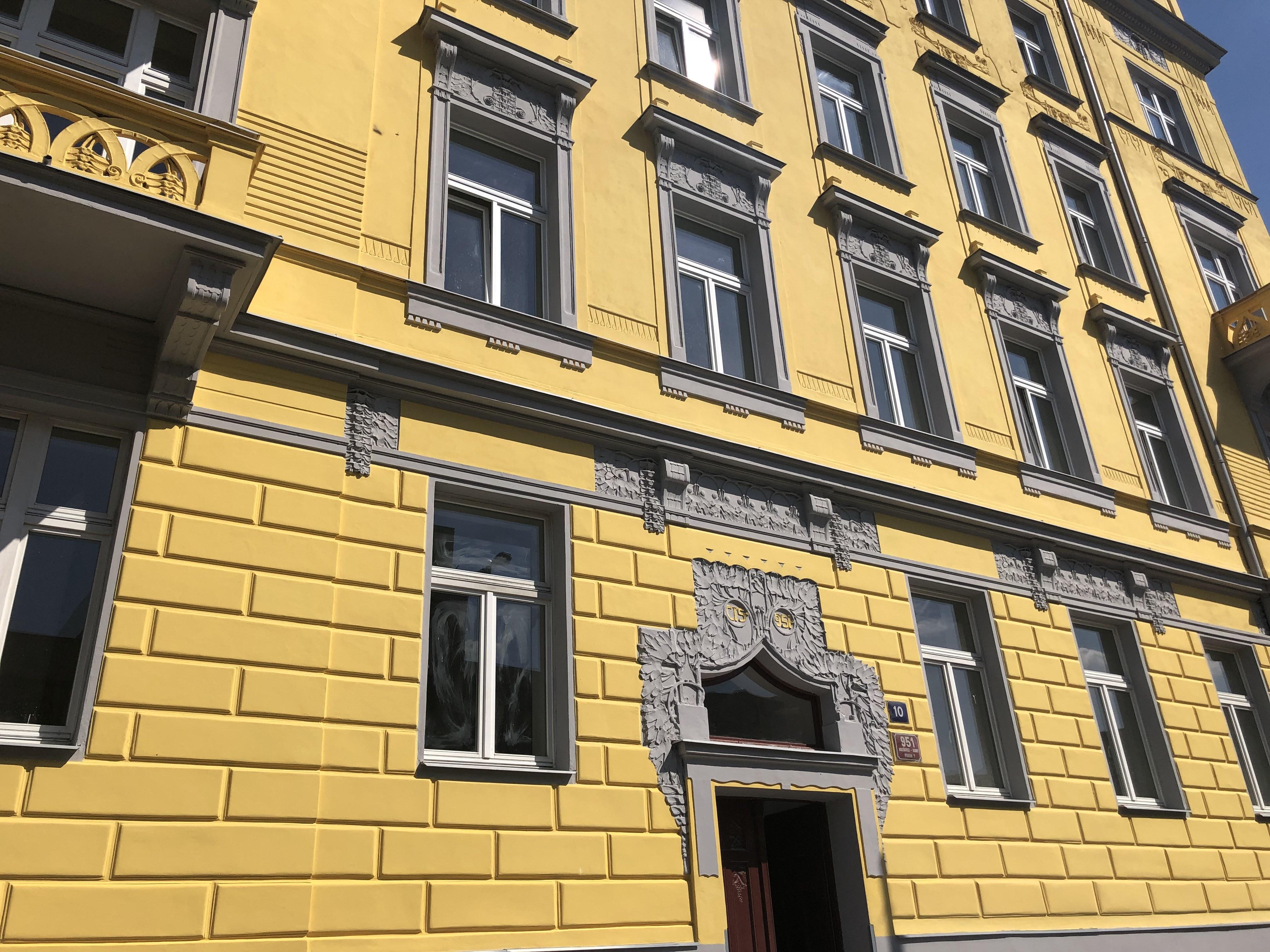 Letna Garden Apartment